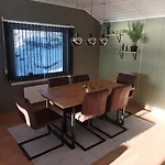 Sentralt, Kort Vei Til Byens Fasiliteter