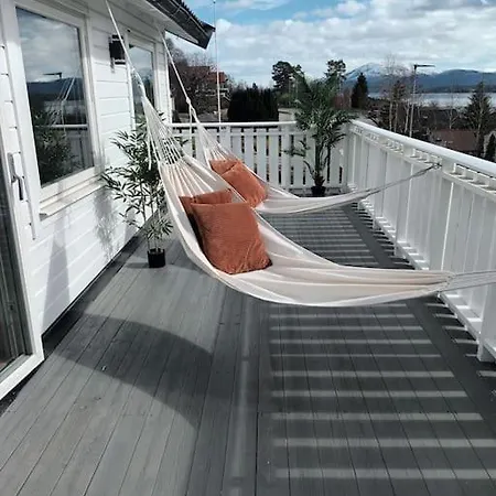 Sentralt, Kort Vei Til Byens Fasiliteter Apartman Molde